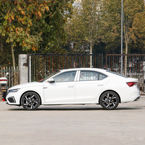 <span class=keywords><strong>Precio</strong></span> barato Exportación de coche <span class=keywords><strong>Skoda</strong></span> <span class=keywords><strong>Octavia</strong></span> 5 puertas 5 asientos sedán de gas coche de gasolina vehículo - Product Image 4