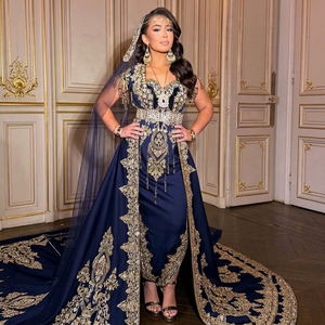 Karakou bleu élégant brodé avec longue traîne et détails dorés, tenue traditionnelle de mariage et de fiançailles pour femmes, style Moyen-Orient - Product Image 1