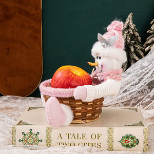 Cesta Navideña Rosa con Lentejuelas y Muñeco de Peluche, Caja de Regalo de Ratán para Frutas y Dulces - Product Image 2