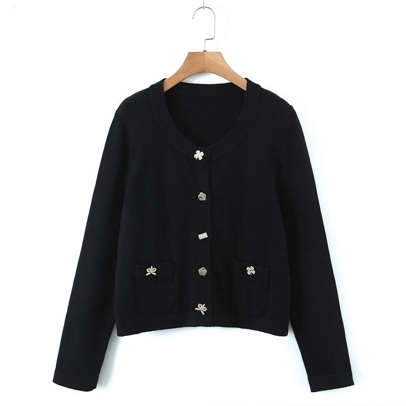 เสื้อคาร์ดิแกนสีดำ