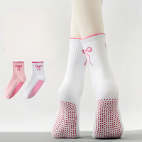 Chaussettes de yoga HJ 2026 de haute qualité pour femmes, collection printemps, antidérapantes avec logo brodé