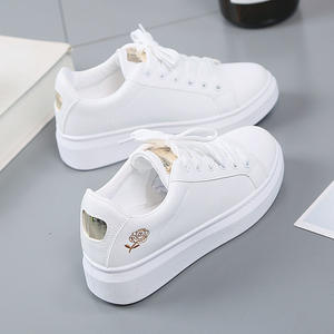 <span class=keywords><strong>Scarpe</strong></span> Bianche Basse Versione Coreana per <span class=keywords><strong>Donna</strong></span> Autunno 2024 Nuove <span class=keywords><strong>Scarpe</strong></span> <span class=keywords><strong>in</strong></span> <span class=keywords><strong>Pelle</strong></span> per Pendolari <span class=keywords><strong>Scarpe</strong></span> Piatte alla Moda Sportive e Casual - Product Image 1