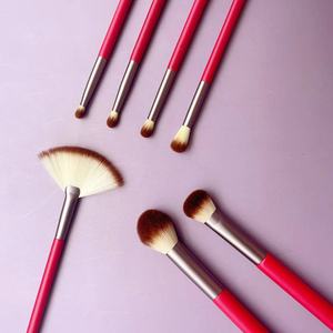 ชุดแปรงแต่งหน้า 7 ชิ้น ขนแปรงสังเคราะห์ ด้ามไม้สีแดง หัวแปรงอะลูมิเนียม พร้อมแปรงโกนหนวด ชุดอุปกรณ์พร้อมโลโก้สั่งทำ - Product Image 6