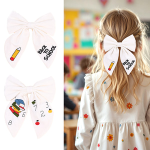 Pinzas para el Cabello con Lazo Bordado para el Regreso a Clases, Pasadores de Tela Blanca con Diseño de Lápiz y Letras ABC para Niñas, Accesorios para el Cabello Escolar - Product Image 1