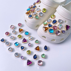 Charm per <span class=keywords><strong>Scarpe</strong></span> di Lusso con Taglio Diamantato, Decorazioni in Metallo e Cristallo per Clog, Accessori Personalizzati Fai-da-Te per Sandali da Donna alla Moda - Product Image 1