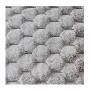 Tissu d'ameublement de meubles en polyester doux <span class=keywords><strong>et</strong></span> chaud au toucher <span class=keywords><strong>peluche</strong></span> super douce cheveux longs fausse fourrure de lapin tissu à pompons - Product Image 1