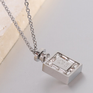 Colgante de botella de perfume con incrustaciones de circonita, grabado de amor, collar de acero de titanio para mujer, regalo de San Valentín - Product Image 3