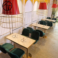 Table de salle à manger au design célèbre pour restaurant italien, ensemble de mobilier de café en métal doré, chaise en tissu velours, mobilier d'hôtel et de café