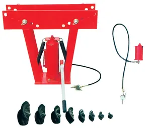 Cintreuse de tuyaux et de tubes avec outils de réparation