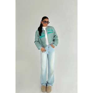 Chaqueta Universitaria Estampada Green Studio para Mujer, Diseño Cómodo con Cuello Alto - Product Image 2