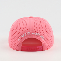 Gorra de Golf de 5 Paneles con Orificios de Ventilación, Impermeable, 100% Poliéster, Personalizada con Impresión de Goma en la Parte Delantera y Logotipo Bordado en la Parte Trasera