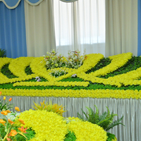 Elegante Plataforma de Visión Fúnebre de Acero Inoxidable con Diseño de Vetas de Madera y Flores, Respetuosa Plataforma Conmemorativa para Atijorros Fúnebres