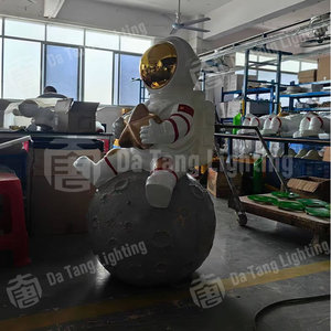 <b>Astronaut</b> Sculpture Decorative <b>Light</b> Ip65 Outdoor Urban Landscape Motif Lamp For New Year's Day & Ramadan Festival Celebration - Product Image 4