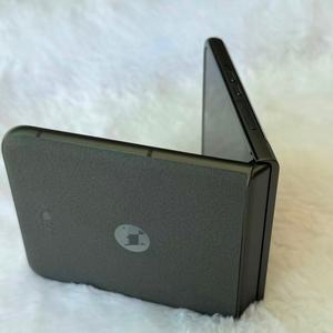 Smartphone Originale per Motorola Razr 50 5G US 8G LTE/GSM Batteria da 4.200 mAh Schermo da 6,9 Pollici Telefono Cellulare Ricondizionato Ufficiale - Product Image 3