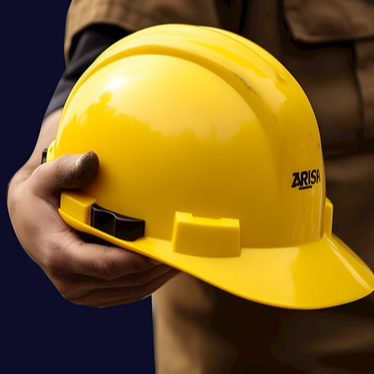 Прочные и прочные защитные шлемы, ремни безопасности и другое оборудование для защиты труда