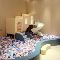 Peralatan Bermain Dalam Ruangan Tema Morandi Khusus Dengan Trampolin Kecil dan Seluncuran Spiral untuk Proyek Taman Kanak-Kanak Kelas Atas