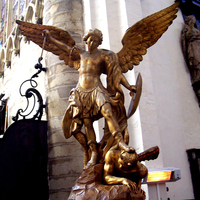 Figurine commémorative grandeur nature en métal moulé sur mesure sculpture statue de Saint Michel Archange en bronze
