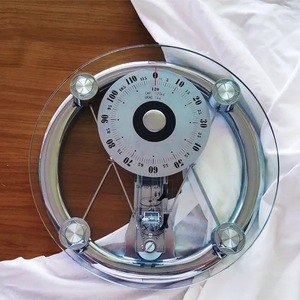 Báscula de Baño Mecánica Redonda de Vidrio Transparente con Capacidad de 120 kg, Báscula de Medición de Peso Duradera - Product Image 3