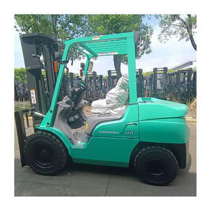 Chariot élévateur à essence Mitsubishi de 3,5 tonnes, mât à trois étages, pneus pneumatiques, utilisé pour les opérations sur les chaussées extérieures - Product Image 6