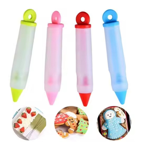 Stylo de décoration de gâteaux en acier inoxydable en gros avec 4 embouts pour le glaçage, le sirop, les biscuits et la pâtisserie (sac OPP) - Product Image 1