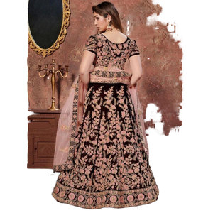 Lehenga Choli de mariée en soie de velours marron foncé avec des robes de mariée à broderie de fil - Product Image 1