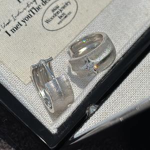 Pendientes Colgantes de Plata de Ley S925 con Diseño de Estrella de Cuatro Puntas Estilo Antiguo, Diseño de Nicho, Accesorios de Oreja Vintage Simples con Acabado Cepillado - Product Image 4