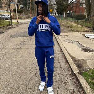 Conjunto Deportivo de Dos Piezas con Sudadera con Capucha y Pantalones Deportivos con Bordado Personalizado para Hombre - Product Image 4