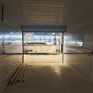 Moderno Garage Prefabbricato Portatile in Acciaio, Casa Container Mobile con Porta Avvolgibile per Magazzini - Product Image 4