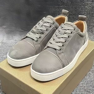 รองเท้ากีฬาลำลองคุณภาพสูงสำหรับผู้ชาย พื้นสีแดง ดีไซน์ทันสมัย รองเท้าเดินสบาย ระบายอากาศได้ดี กันลื่น เหมาะสำหรับกิจกรรมกลางแจ้ง - Product Image 2