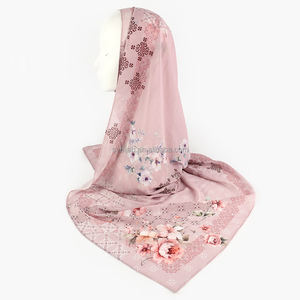 Excellente qualité femmes doux plaine mousse crêpe Hijab luxe Premium Jersey imprimé châle écharpe en gros <span class=keywords><strong>Voile</strong></span> matériel - Product Image 4