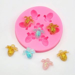 Moule en silicone réutilisable en forme de petite abeille mignonne à 7 cavités pour chocolat, résine, argile, décoration de gâteaux, outil de pâtisserie DIY pour enfants OEM/ODM - Product Image 1