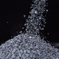 Carbure de silicium SiC 94% Noir Grain sphérique 0,8-4mm Auxiliaire réfractaire pour l'usine de fonderie automobile