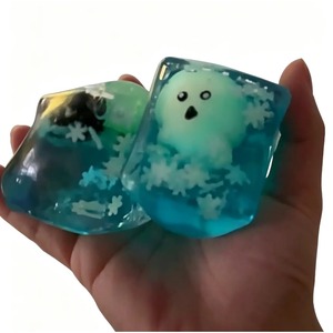 Juguete Blandito de TPR de 5.5cm con Forma de Cubo de Hielo Divertido de Halloween, Relleno de Maltosa, Bola de Broma para Aliviar el Estrés, Juguete de Descompresión de Ascenso Lento - Product Image 3