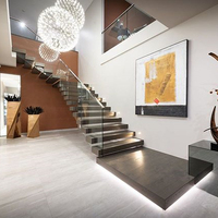 Escalier flottant en bois massif au design moderne avec garde-corps en verre pour villas intérieures, style cantilever droit, écologique