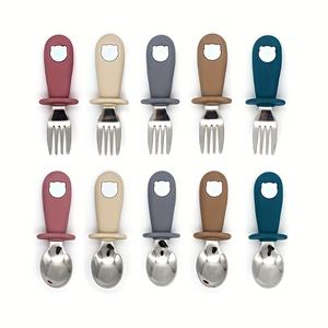 Set di alimentazione per bambini in Silicone a forma di Panda di alta qualità, Kit forchetta e cucchiaio in acciaio inossidabile sicuro per mangiare il microonde sicuro - Product Image 1