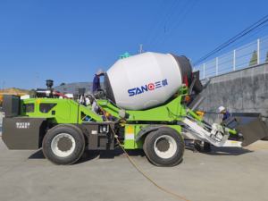 Kleiner Selbstladender Betonmischer 360 °   Rotierender Selbstladender 3,5m³ <span class=keywords><strong>Mini</strong></span>-Transportmischer Selbstladender Transportmischer Preis - Product Image 4