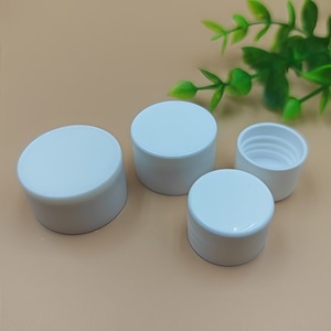 Tapa de rosca de plástico blanca de varios tamaños con superficie lisa para botellas y contenedores - Product Image 1