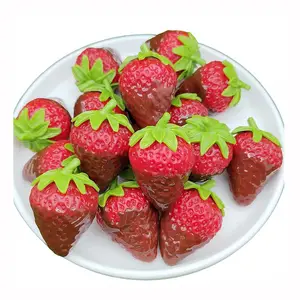 New Novelty Resin Chocolate Cream Strawberry Ornament Realistic Fruit Strawberries Figurines For Fairy Garden Kitchen Room Decor