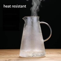 Pichet à eau portable en verre borosilicate de haute qualité, grande capacité 1,8 L, design triangulaire, avec couvercle et poignée large, fait main, vente en gros