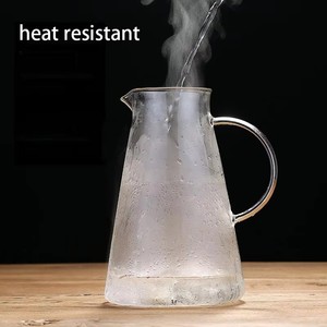 Pichet à eau en verre borosilicate de haute qualité, design triangulaire, grande capacité, portable, avec poignée large en Tritan, vente en gros - Product Image 2