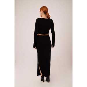 ชุดเซ็ตสองชิ้นสีดำลำลอง เสื้อคอเหลี่ยมและกระโปรงผ่าข้าง สำหรับฤดูร้อน ไซส์ XL ลายเรียบ - Product Image 1