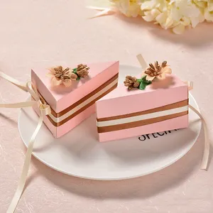 Scatola di nastri con petali a forma di torta grande personalizzata per inviti di nozze confezione regalo di lusso