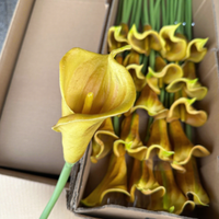 Vente en gros de fleurs artificielles de haute qualité, calla lilies blanches et violettes en PU, toucher réaliste, pour la décoration de mariage et de la maison
