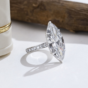 แหวนเพชรเมอร์ควิสทรงเหลี่ยม 18k รุ่น MSR-2118 จาก Messi Jewelry แหวนหมั้นเพชรเลี้ยงในห้องปฏิบัติการ - Product Image 4