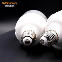 Ampoule LED 9W et 80W Série T 15-17W E27 B22 avec télécommande, alimentation CA, détecteur de mouvement 90°, en plastique blanc - Prix promotionnel