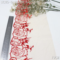 Dentelle brodée romantique de 19 cm avec fleurs rouges, broderie florale en tulle nude doux pour la production de lingerie