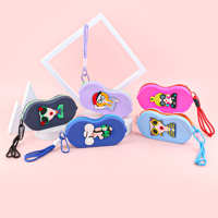 Étui à lunettes en silicone motif fille de dessin animé, pochette portable pour lunettes de soleil avec sangle de suspension, sac à lunettes étanche personnalisé, collection Printemps 2026