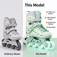 Ensemble de patins à roulettes réglables avec 8 roues LED clignotantes, casque, genouillères, patinage en ligne extérieur pour garçons et filles