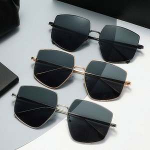 Gafas de Sol Cuadradas de Metal Retro de Moda 2022 para Mujer, Gafas de Sol de Gran Tamaño con Protección UV400 para Conducir, para Hombre - Product Image 2