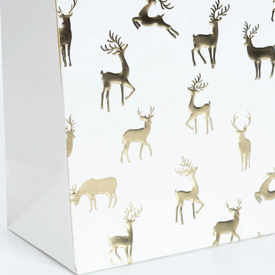 Offre spéciale Vente en gros Personnalisé Golden Deer Recyclable Emballage de haute qualité Cartoon Papier Sacs à main Pliable Sacs-cadeaux de Noël